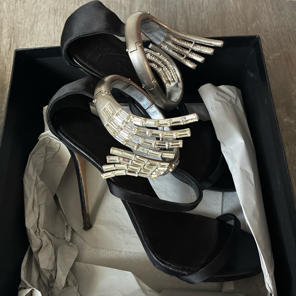 Chic Black and Silver Heels for a Sophisticated Look